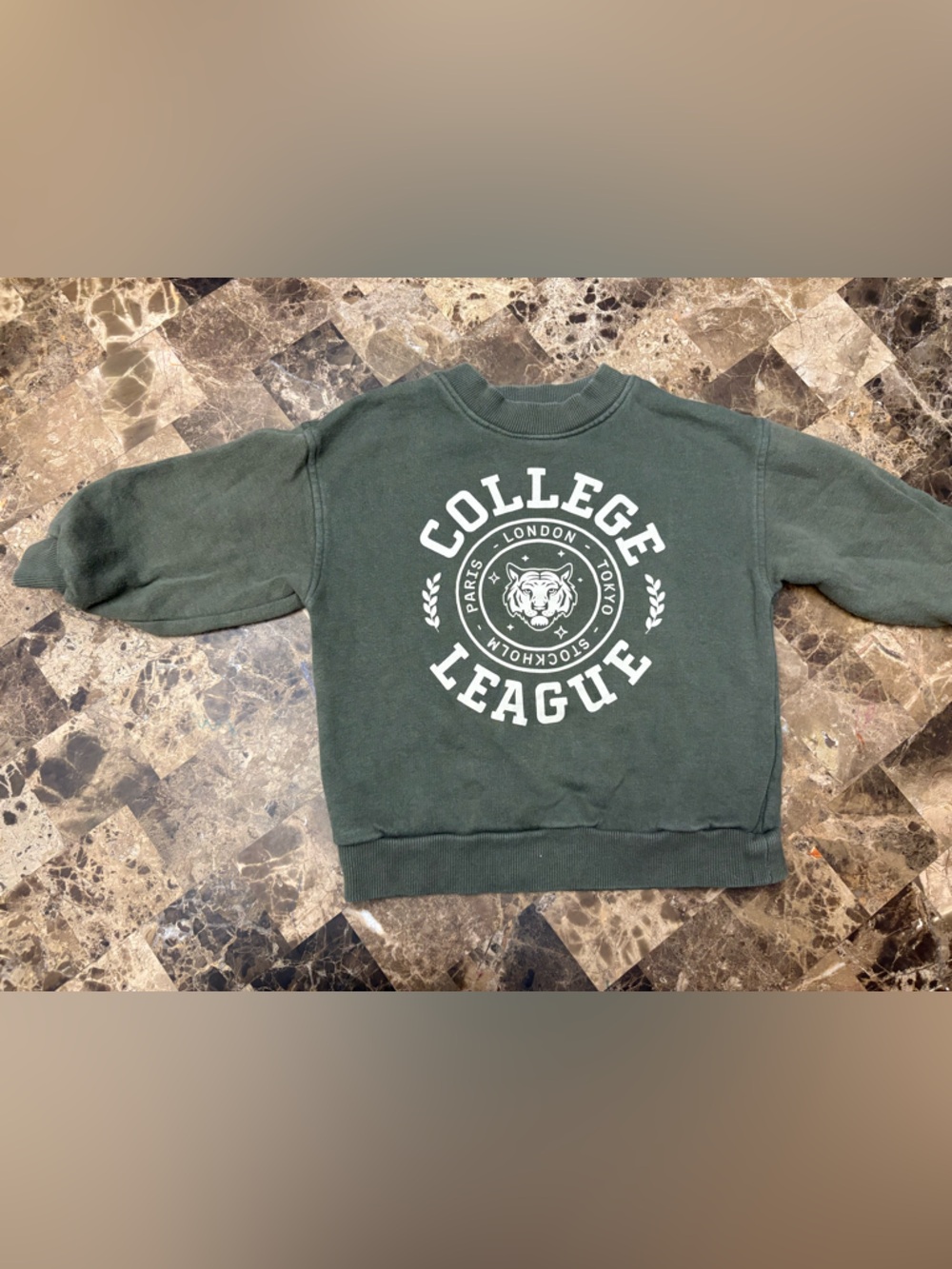 4-30$ H&M Dark Green Crewneck Sweatshirt with White Collegiate Graphic 2-4 years